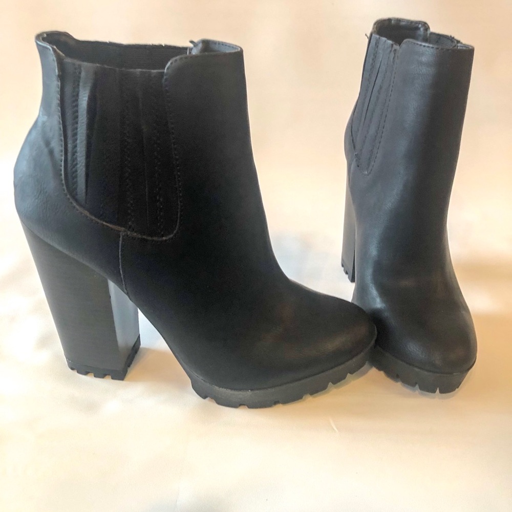 Women’s Black ankle platform booties new